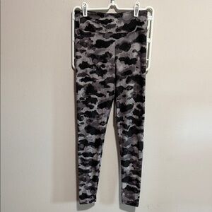Women’s black and gray No Boundaries leggings